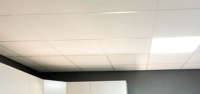 rénovation d'un plafond avec dalle pour faux plafond blanche 2
